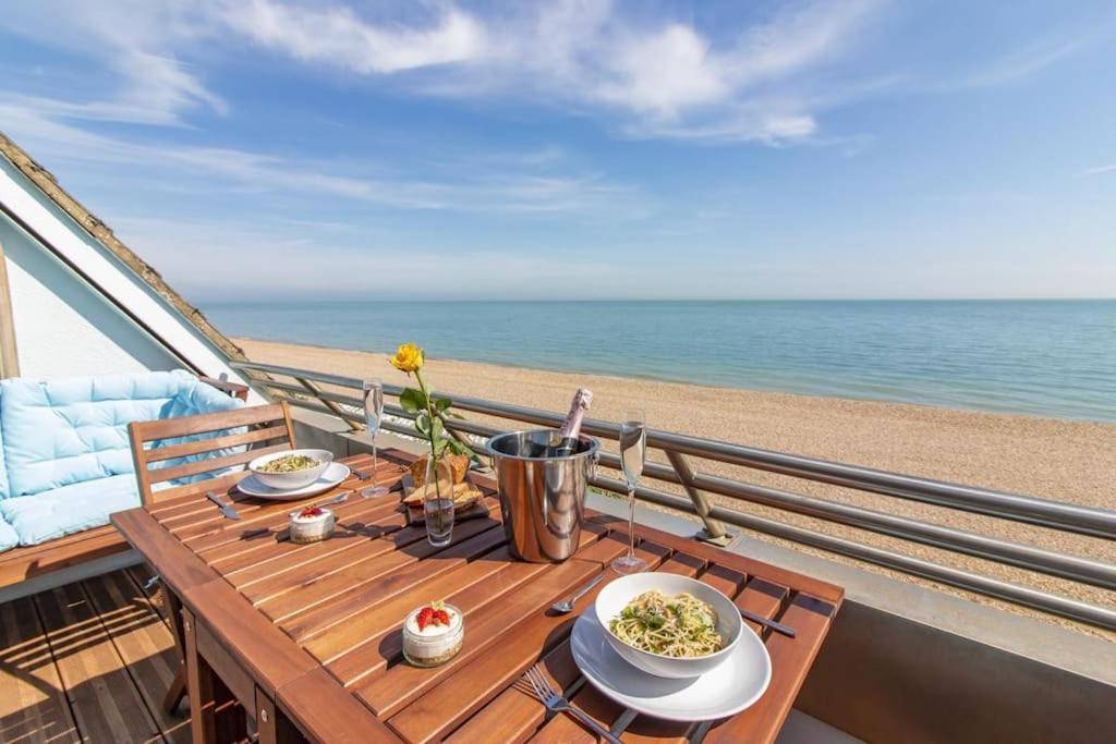 The Luxury Beach Property - Oceanbreeze Sandgate Exterior photo