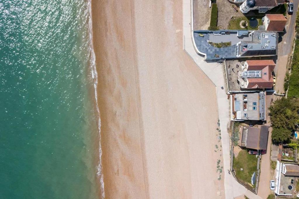 The Luxury Beach Property - Oceanbreeze Sandgate Exterior photo